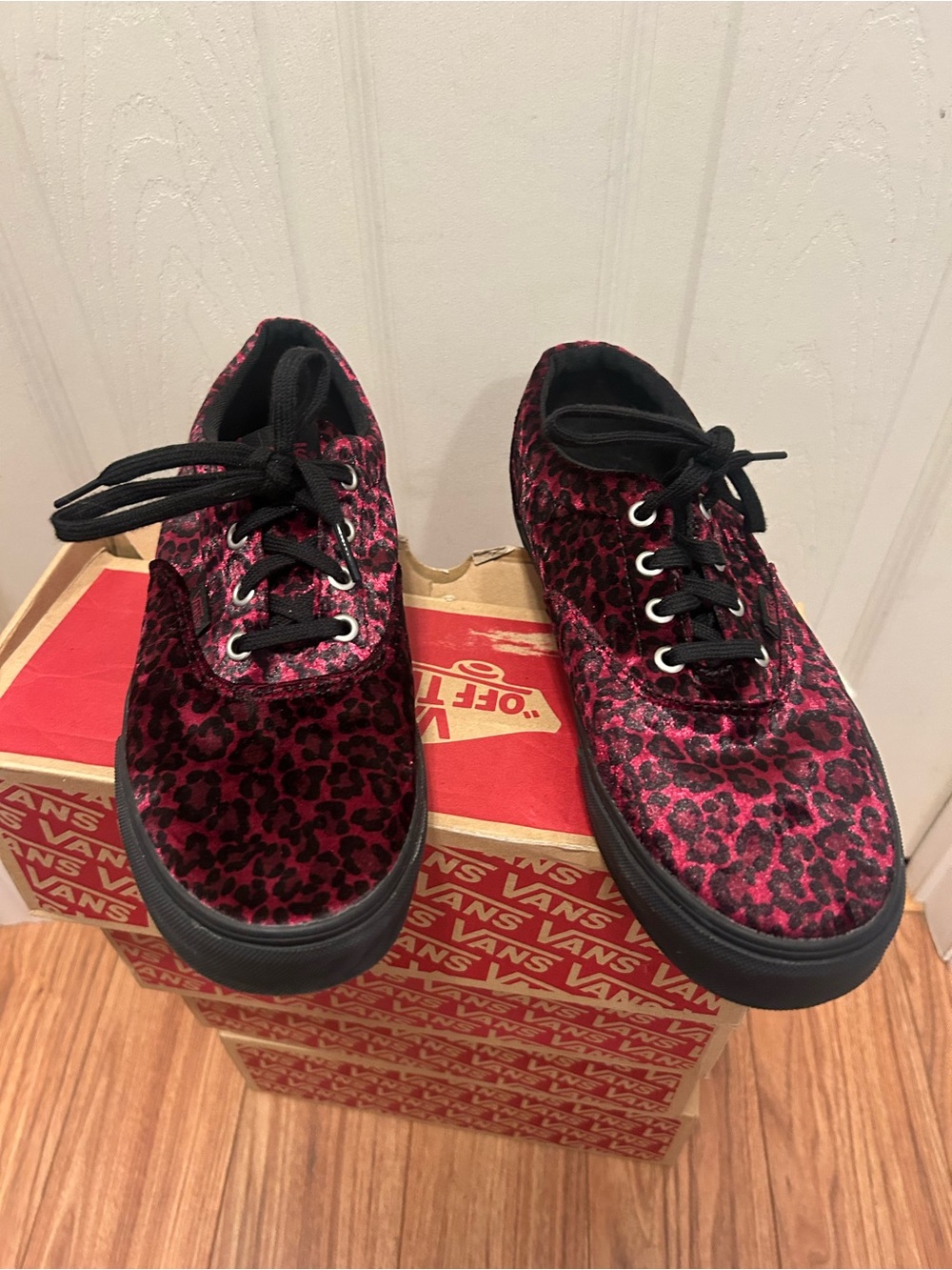 New VANS Doheny Women's Cozy Animal Beet Red/Black Velvet  - Size 9.5